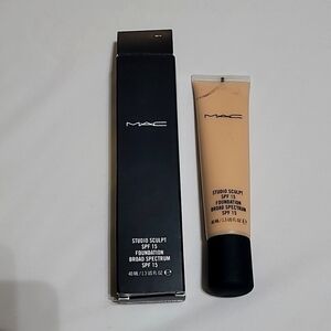 MAC NC15 STUDIO SCULPT SPF 15 FOUNDATION